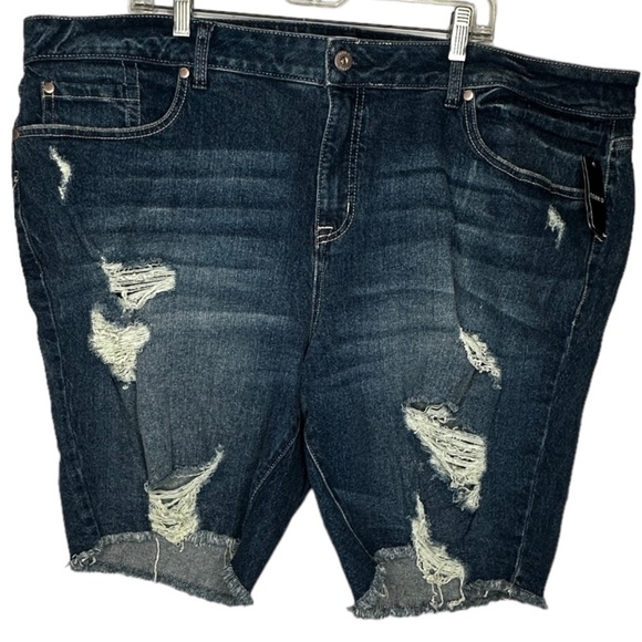 Torrid Destroyed‎ Denim Shorts nwt - Picture 1 of 8